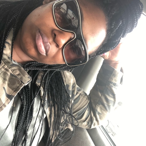 Meet your Posher, Tiffany - Picture 1 of 1